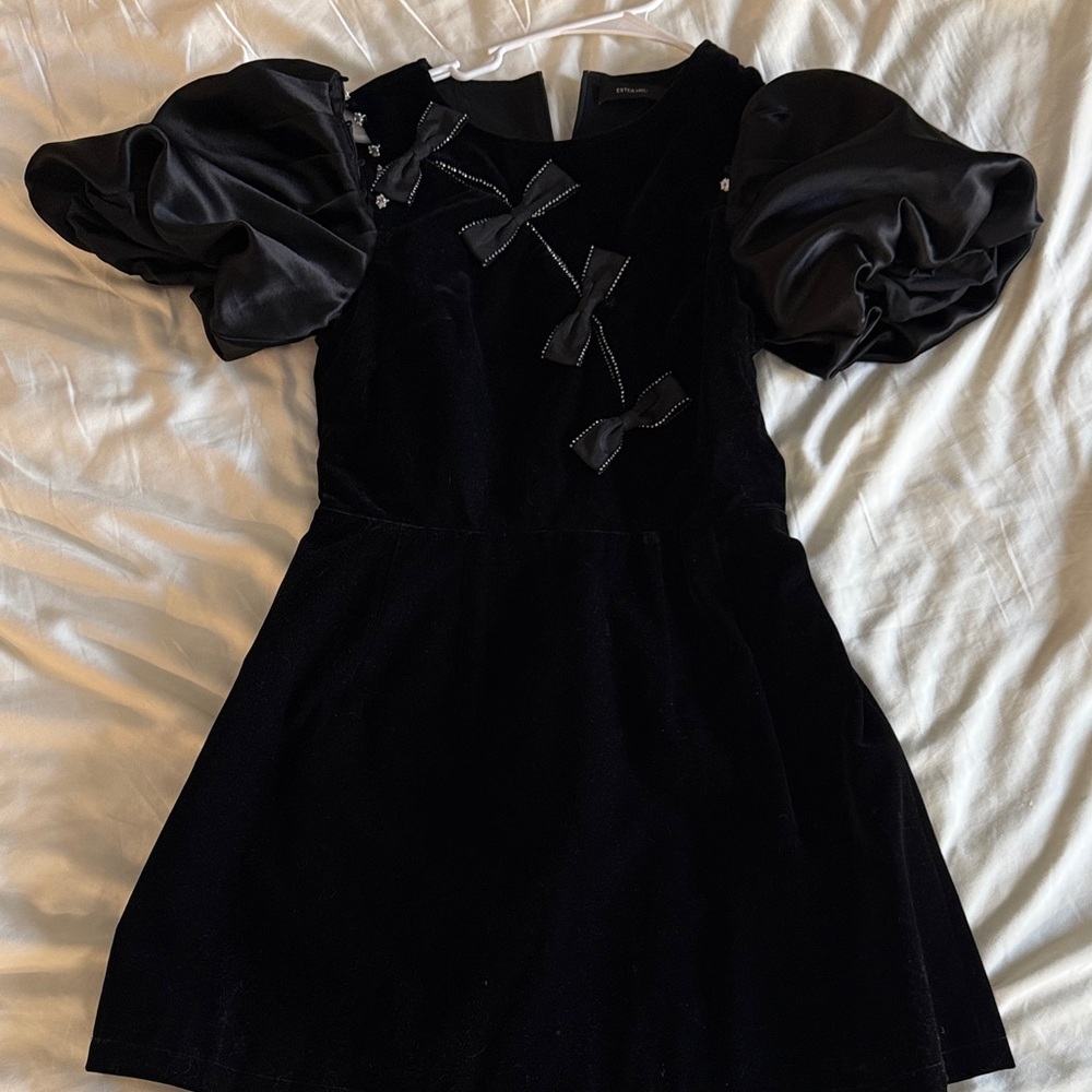 Chic Black Dress with Puff Sleeves